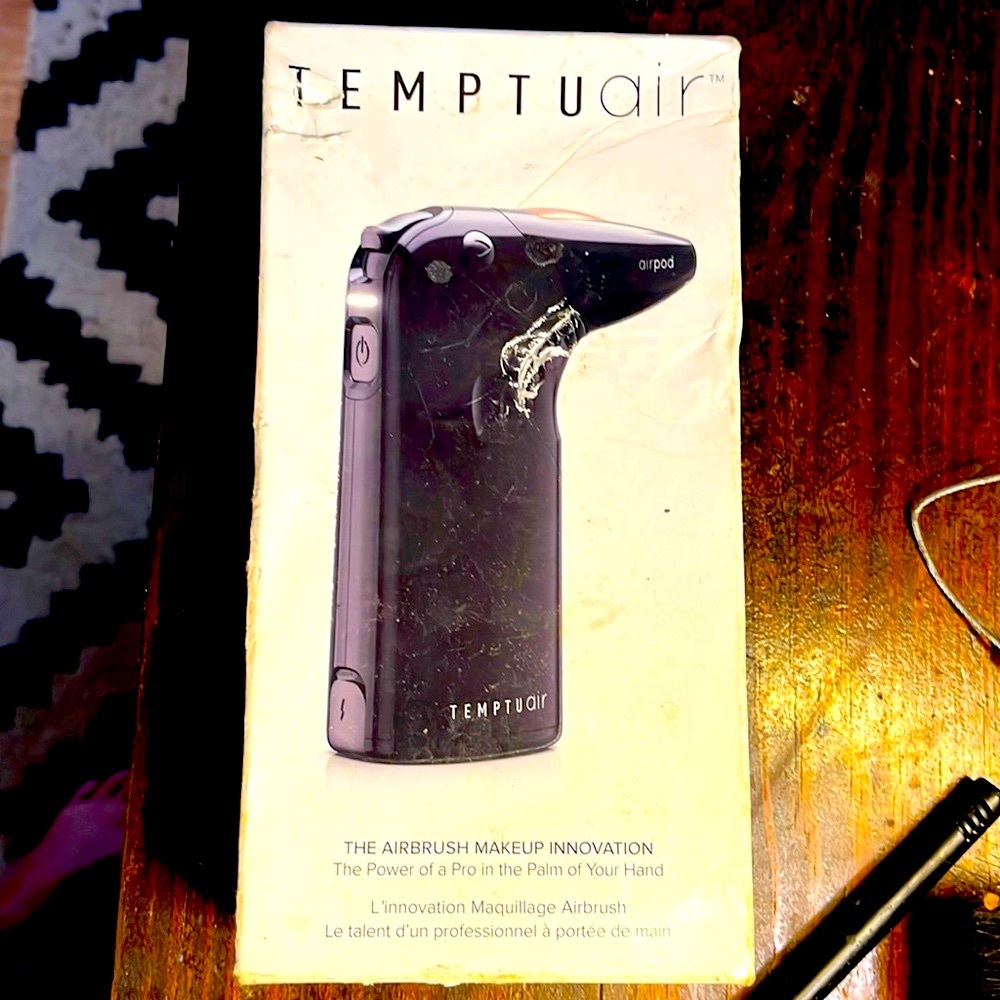 Temptu Cordless Airbrush Device.(The Airbrush Makeup Innovation)